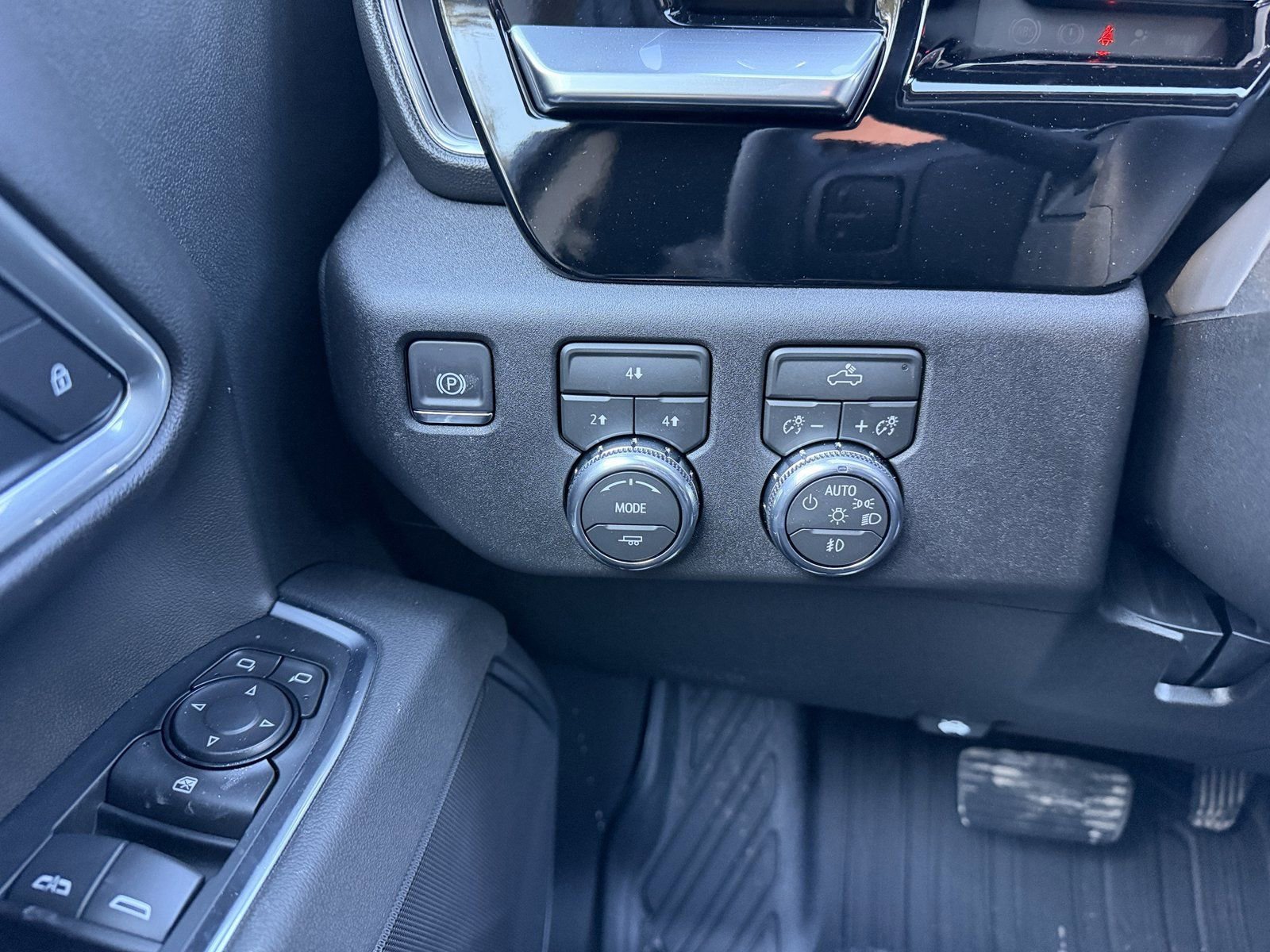 New 2026 GMC Sierra 2500 SLE w/ SLE Value Package; AWD/4WD image 12