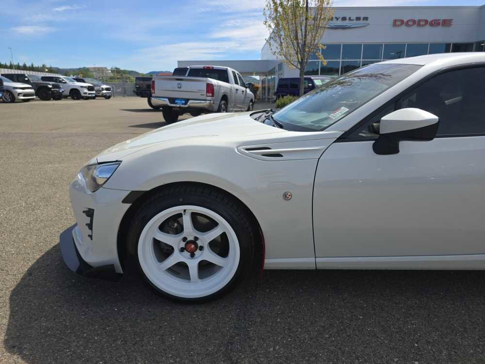 Used 2017 Toyota 86 image 18