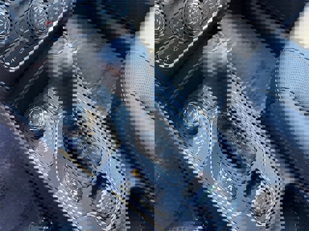 Used 2021 Jeep Cherokee Latitude Lux w/ Comfort/Convenience Group image 22