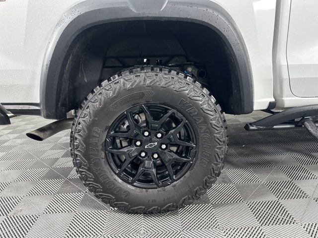 Used 2025 Chevrolet Colorado ZR2 w/ Midnight Edition image 10
