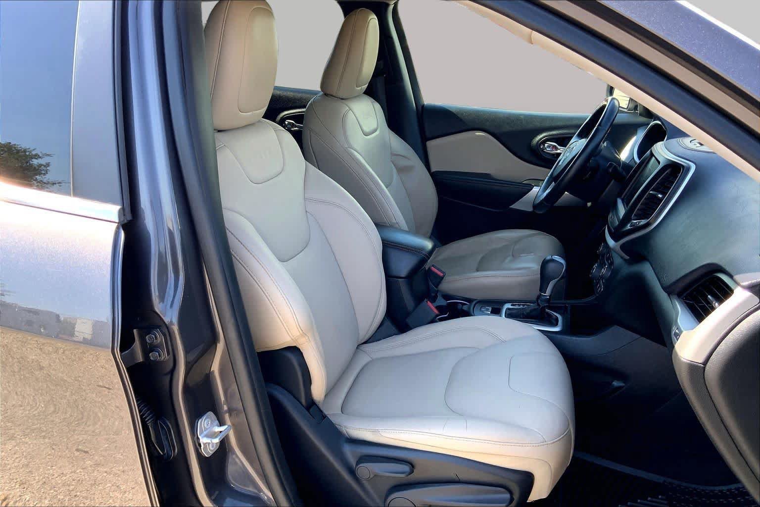 Used 2018 Jeep Cherokee Limited FWD image 7