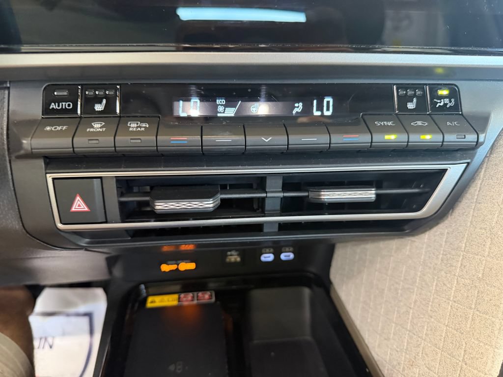 Used 2025 Toyota Camry XLE FWD image 16