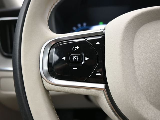 Used 2023 Volvo XC60 B5 Plus w/ Climate Package image 25