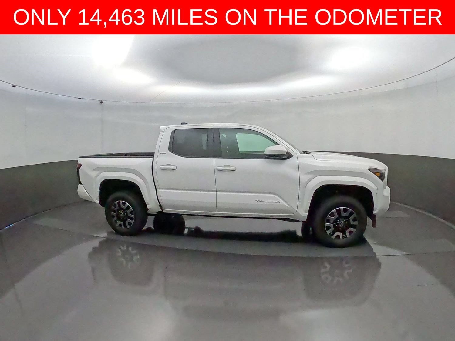 Certified 2025 Toyota Tacoma SR5 AWD/4WD image 11