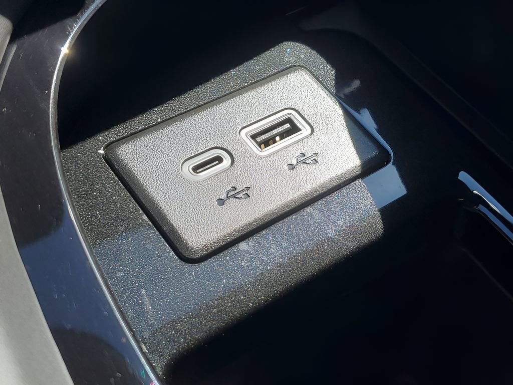 Used 2024 Cadillac Escalade ESV V image 33