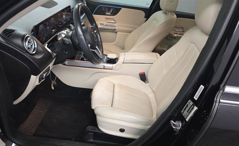 Used 2021 Mercedes-Benz GLB 250 GLB 250 w/ Premium Package image 9