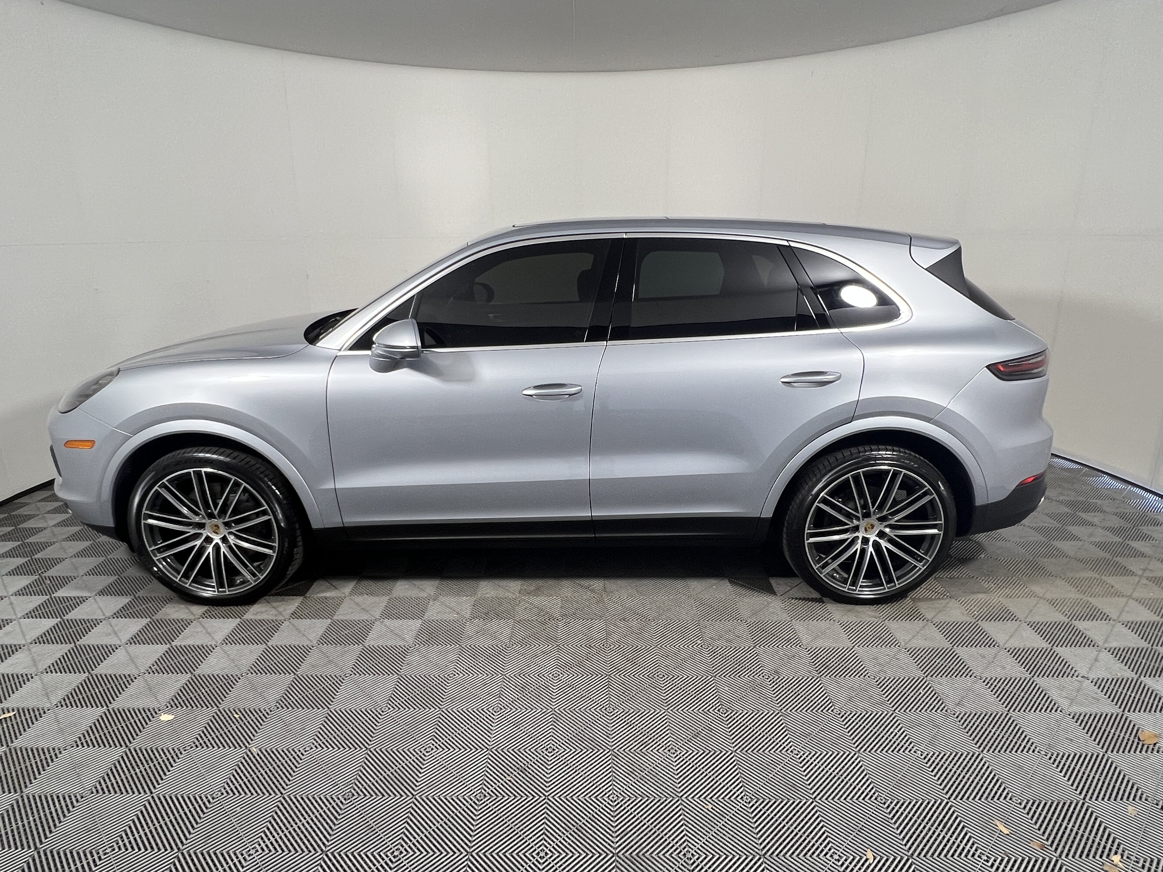 Certified 2023 Porsche Cayenne S AWD/4WD image 2