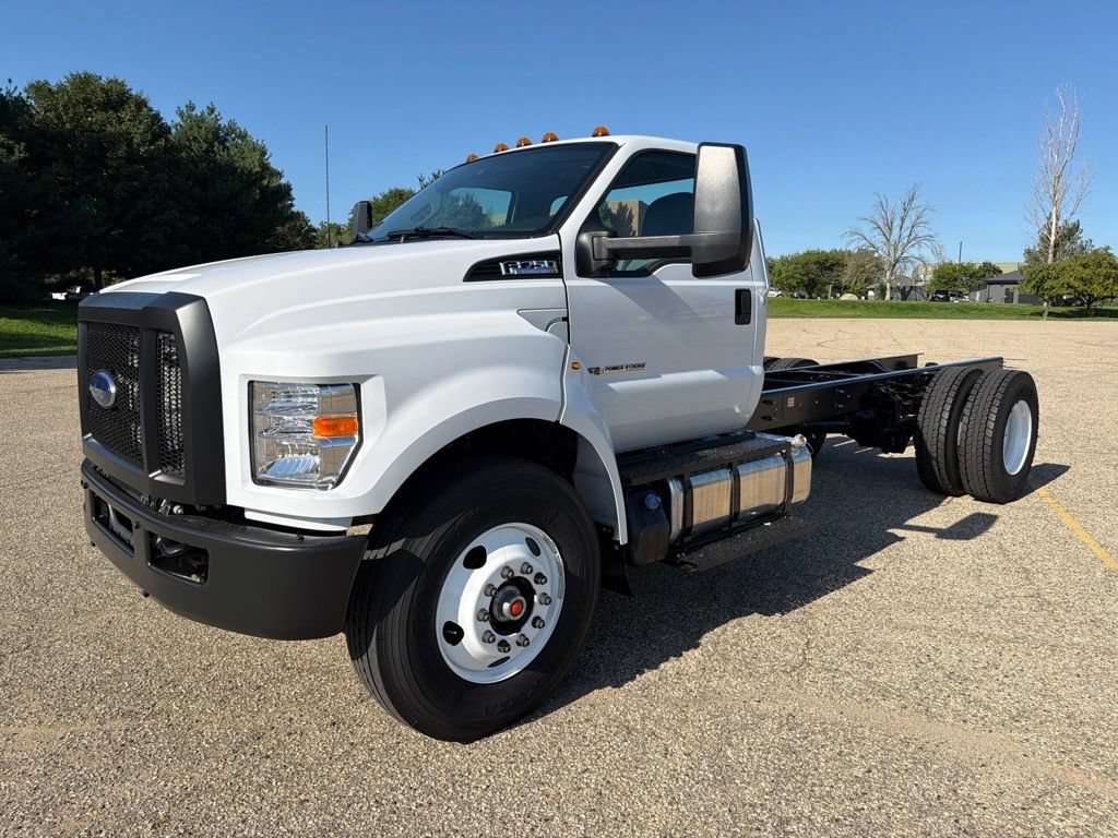New 2027 Ford F750 2WD Regular Cab Super Duty image 3