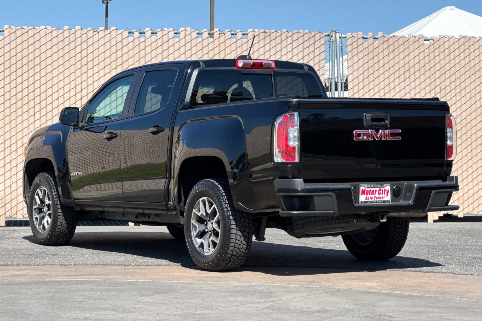 Certified 2022 GMC Canyon AT4 w/ Trailering Package AWD/4WD image 3