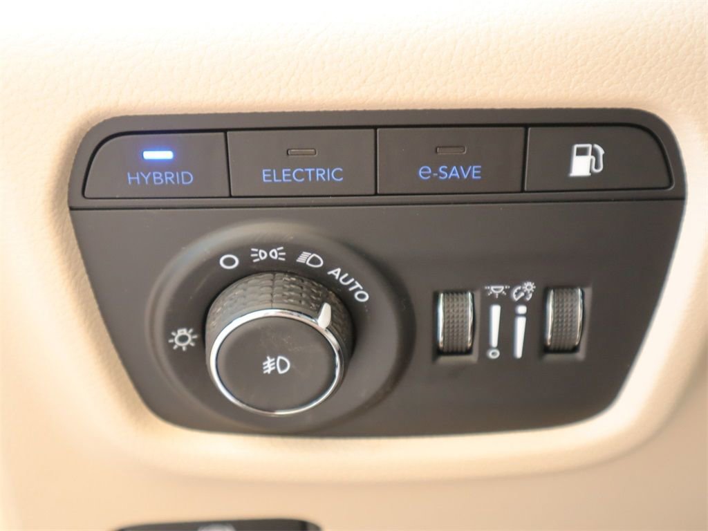 Used 2023 Jeep Grand Cherokee 4WD 4xe w/ Luxury Tech Group II image 19