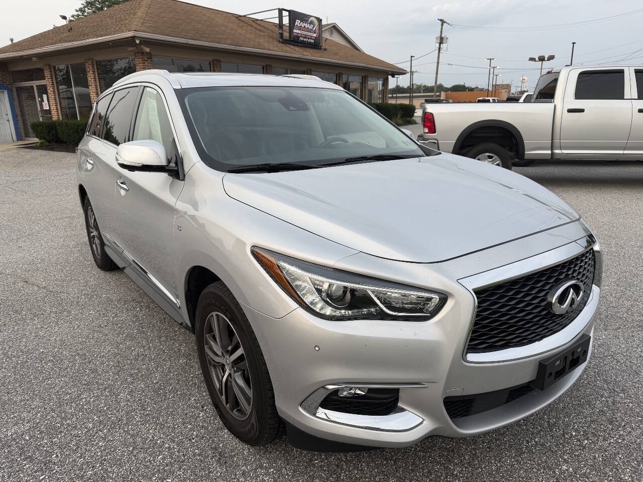 Used 2019 INFINITI QX60 Luxe w/ Essential Package AWD/4WD image 1