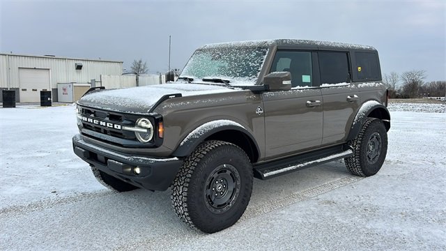 New 2025 Ford Bronco Outer Banks w/ Sasquatch Package image 2