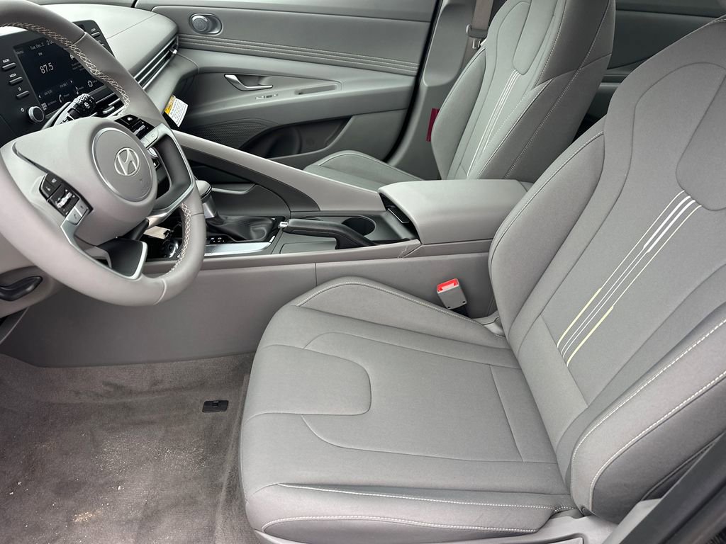 New 2025 Hyundai Elantra Sport image 9