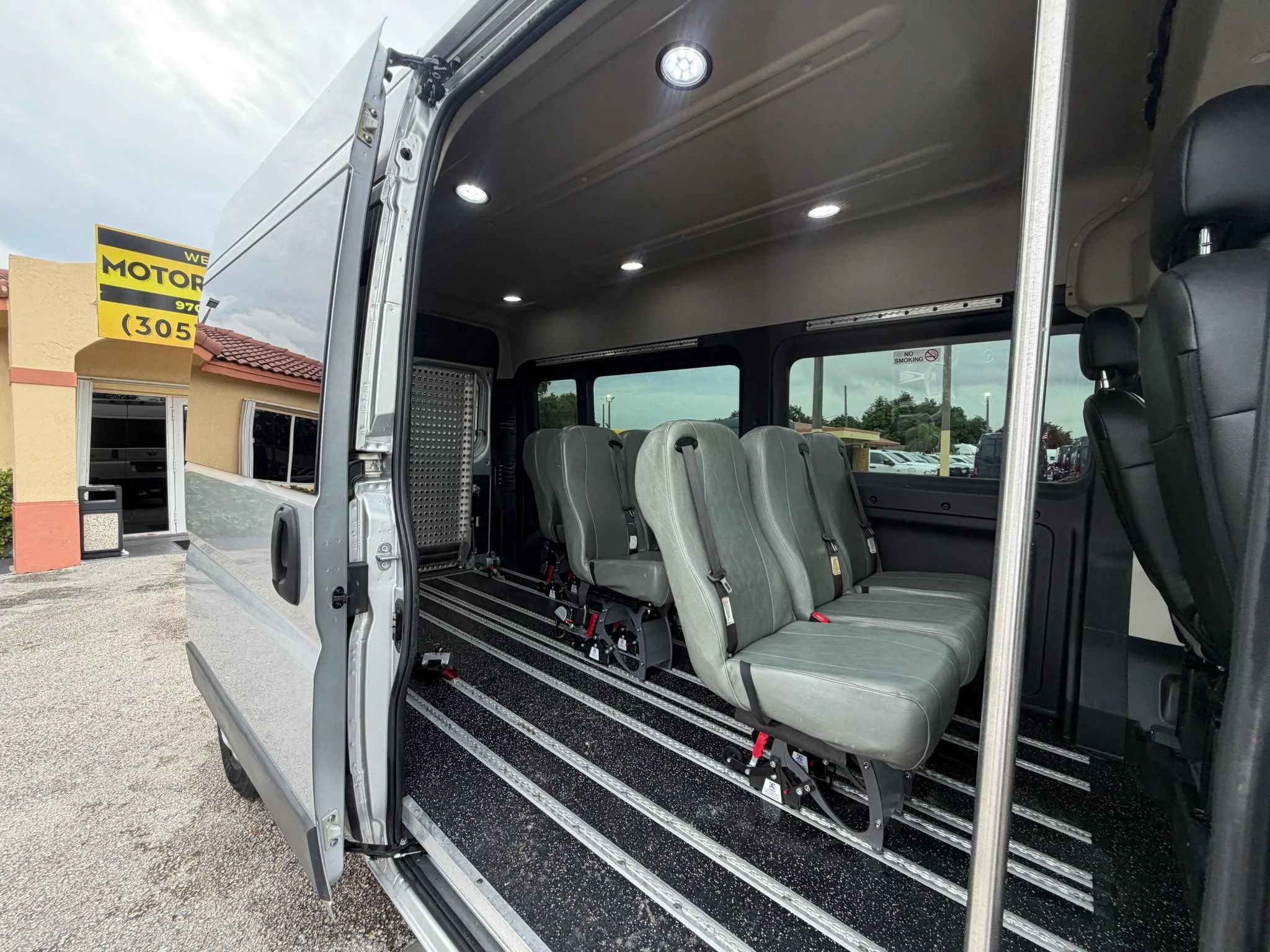 Used 2017 RAM ProMaster 2500 w/ Premium Appearance Group FWD image 17