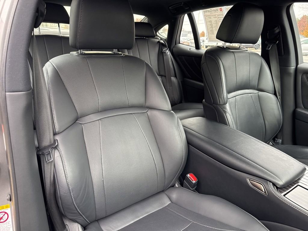 Used 2018 Lexus LS 500h AWD image 28