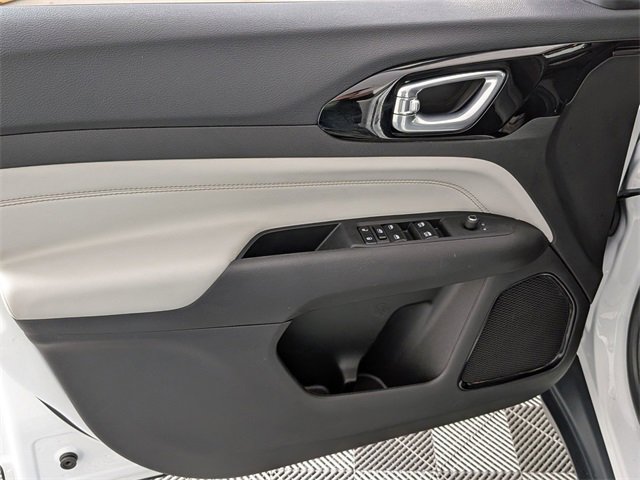 Used 2024 Jeep Compass Limited image 10