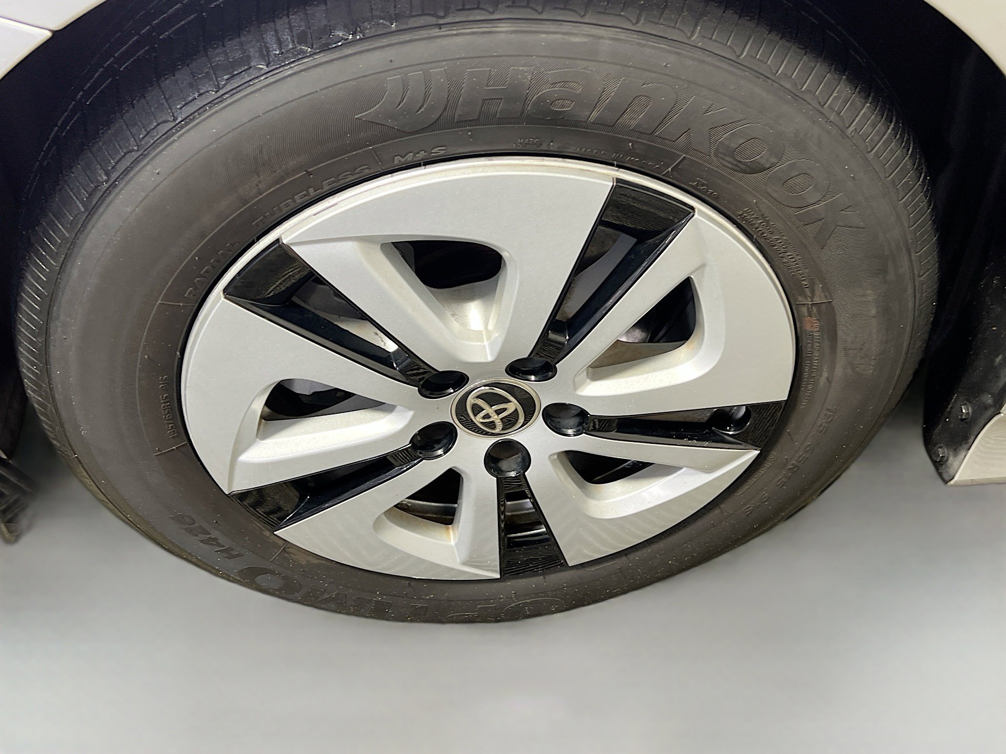 Used 2018 Toyota Prius Four image 14