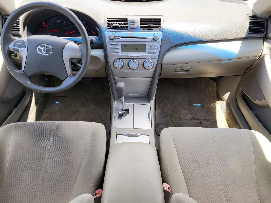 Used 2010 Toyota Camry LE FWD image 26