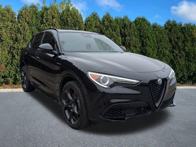 Used 2023 Alfa Romeo Stelvio Veloce image 3