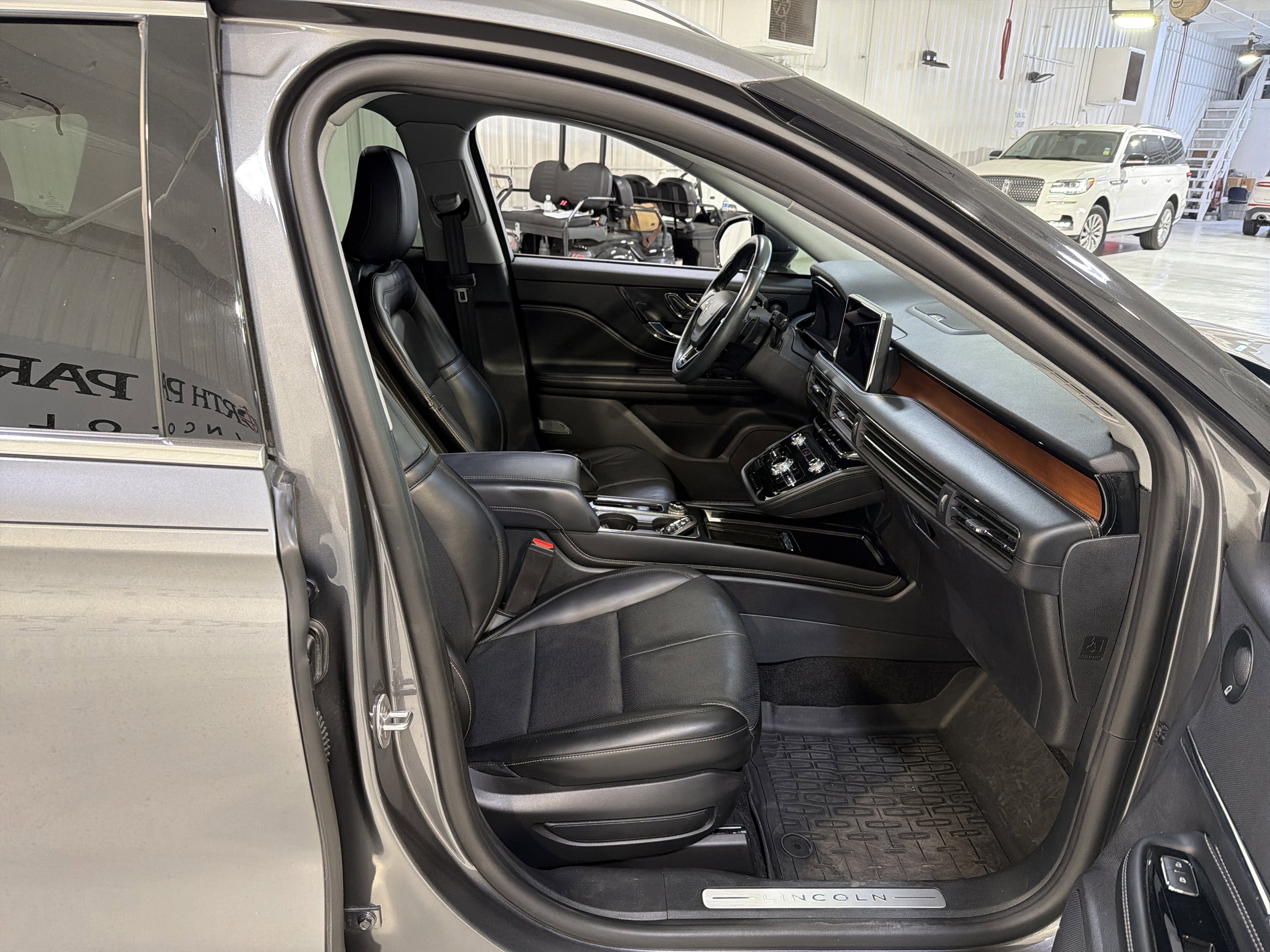 Used 2022 Lincoln Corsair Reserve w/ Luxury Package image 13