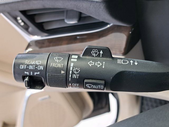 Used 2018 Cadillac Escalade Luxury image 12