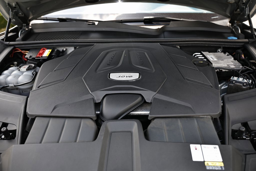 Used 2022 Porsche Cayenne Platinum Edition image 31