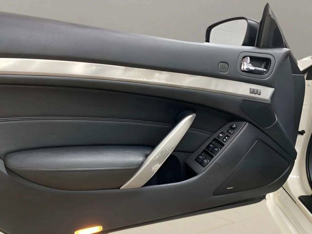 Used 2014 INFINITI Q60 Convertible w/ Premium Package RWD image 24