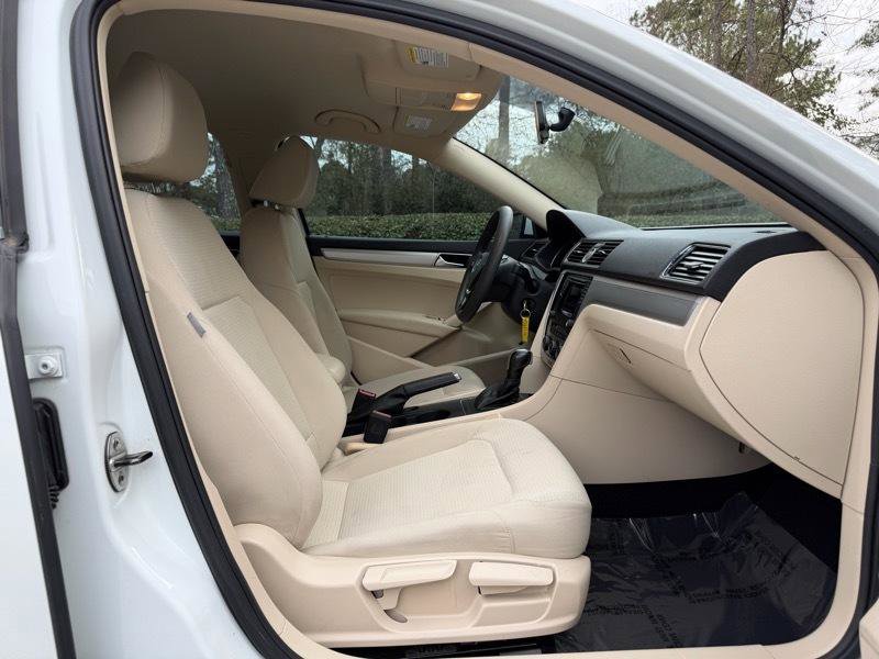 Used 2017 Volkswagen Passat 1.8T S image 24