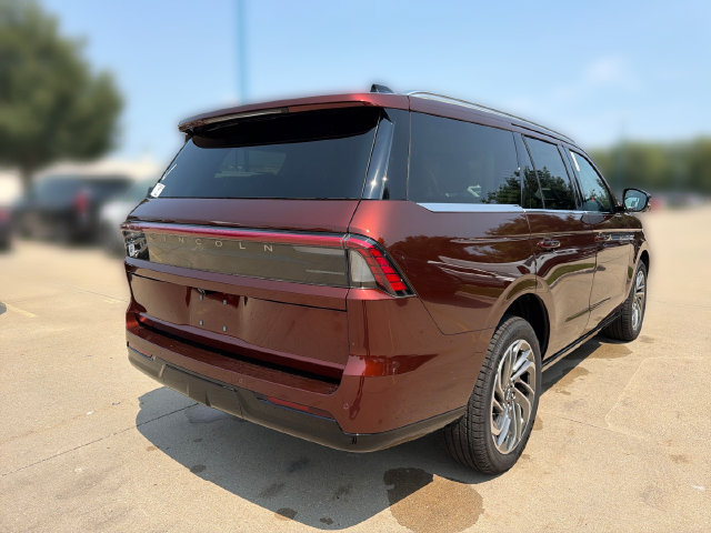 New 2027 Lincoln Navigator Reserve AWD/4WD image 6