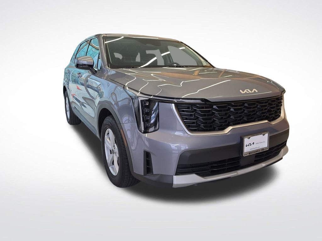 Certified 2025 Kia Sorento LX FWD image 10