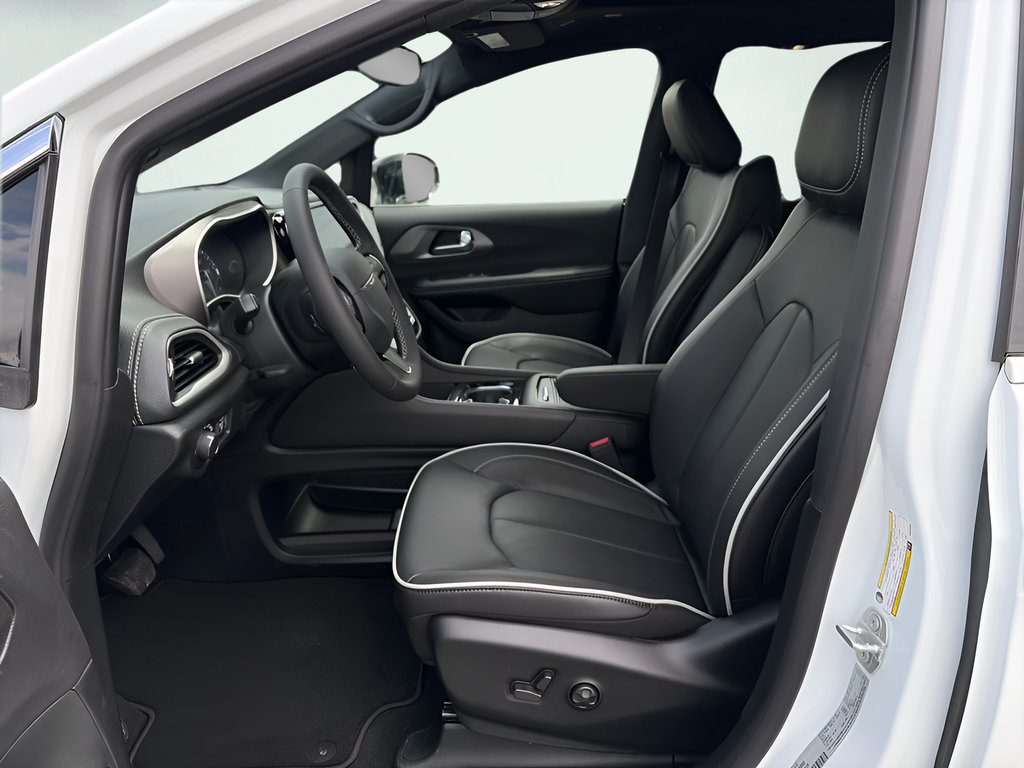 New 2027 Chrysler Pacifica Limited FWD image 15