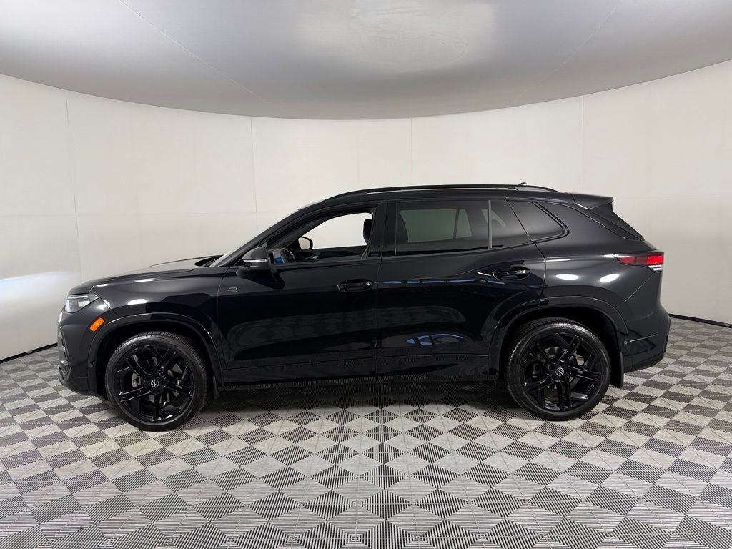 Used 2025 Volkswagen Tiguan SE R-Line AWD/4WD image 11