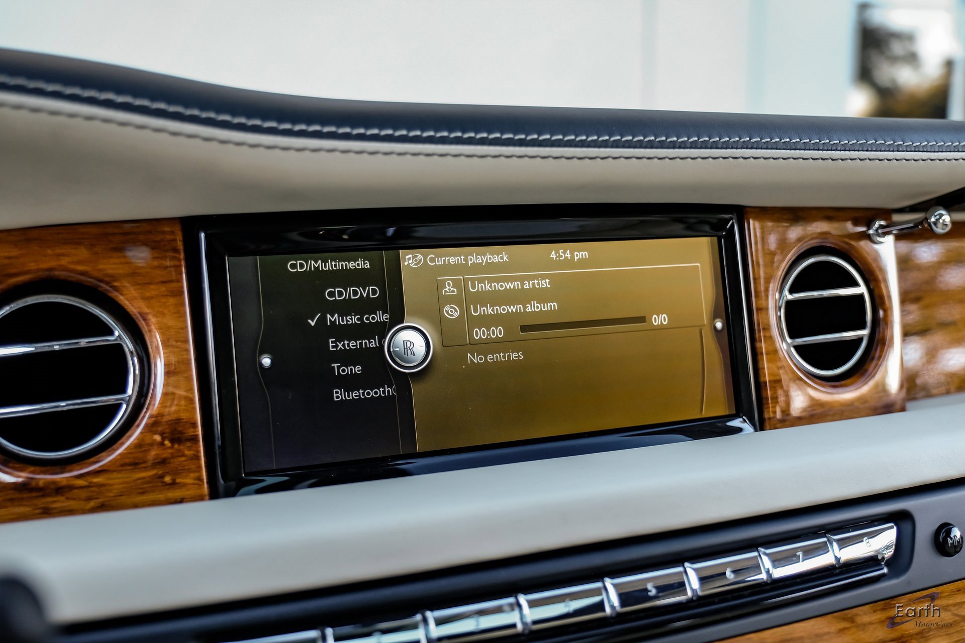 Used 2014 Rolls-Royce Phantom Sedan image 70