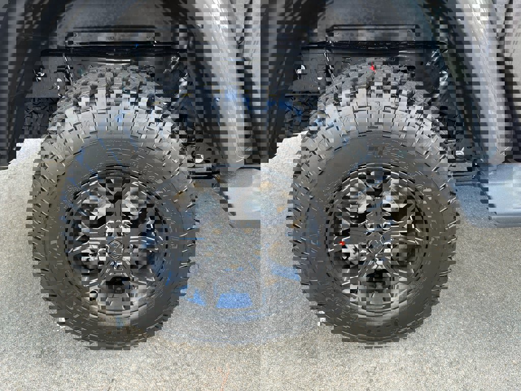 New 2025 Jeep Gladiator Sport image 9