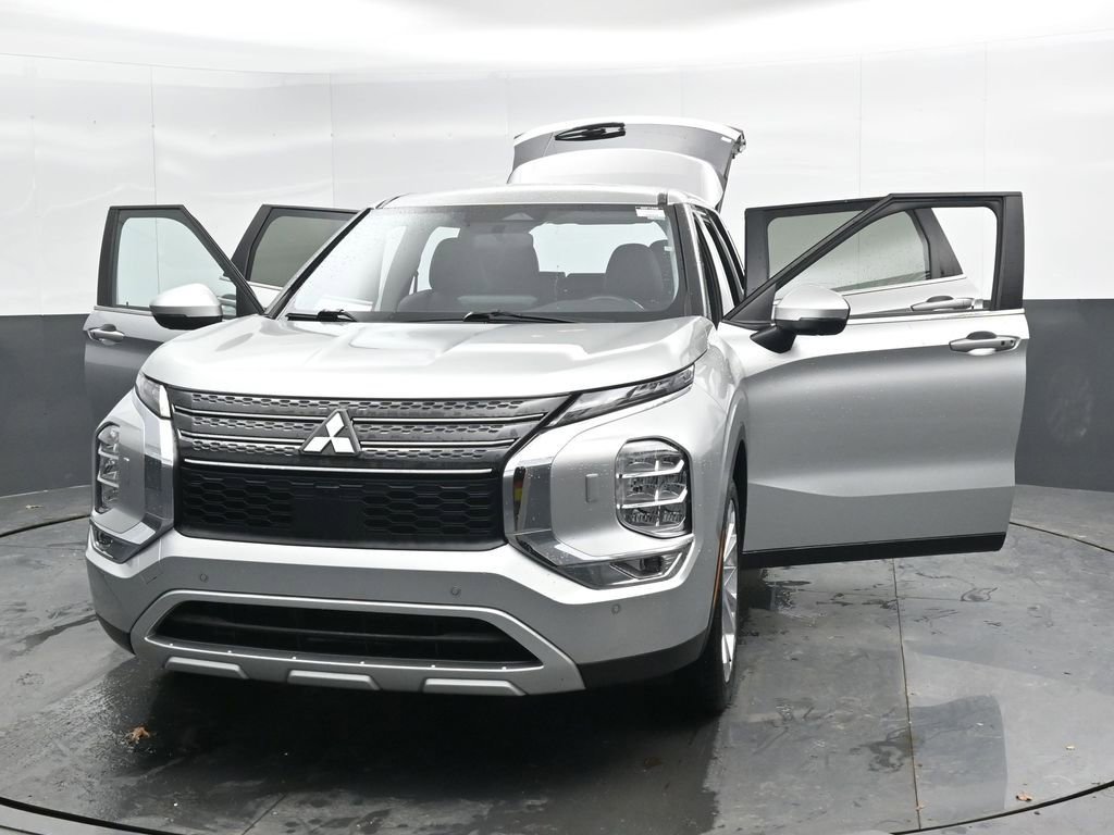 Used 2024 Mitsubishi Outlander SE image 53