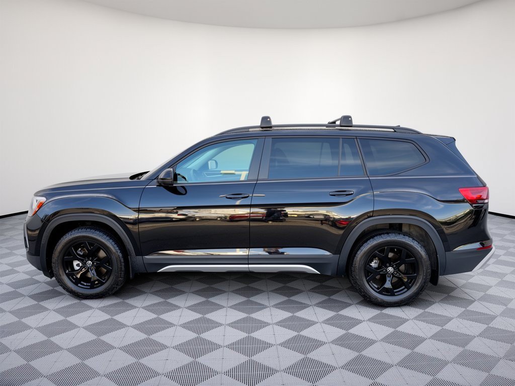 Used 2024 Volkswagen Atlas Peak Edition SE AWD/4WD image 2