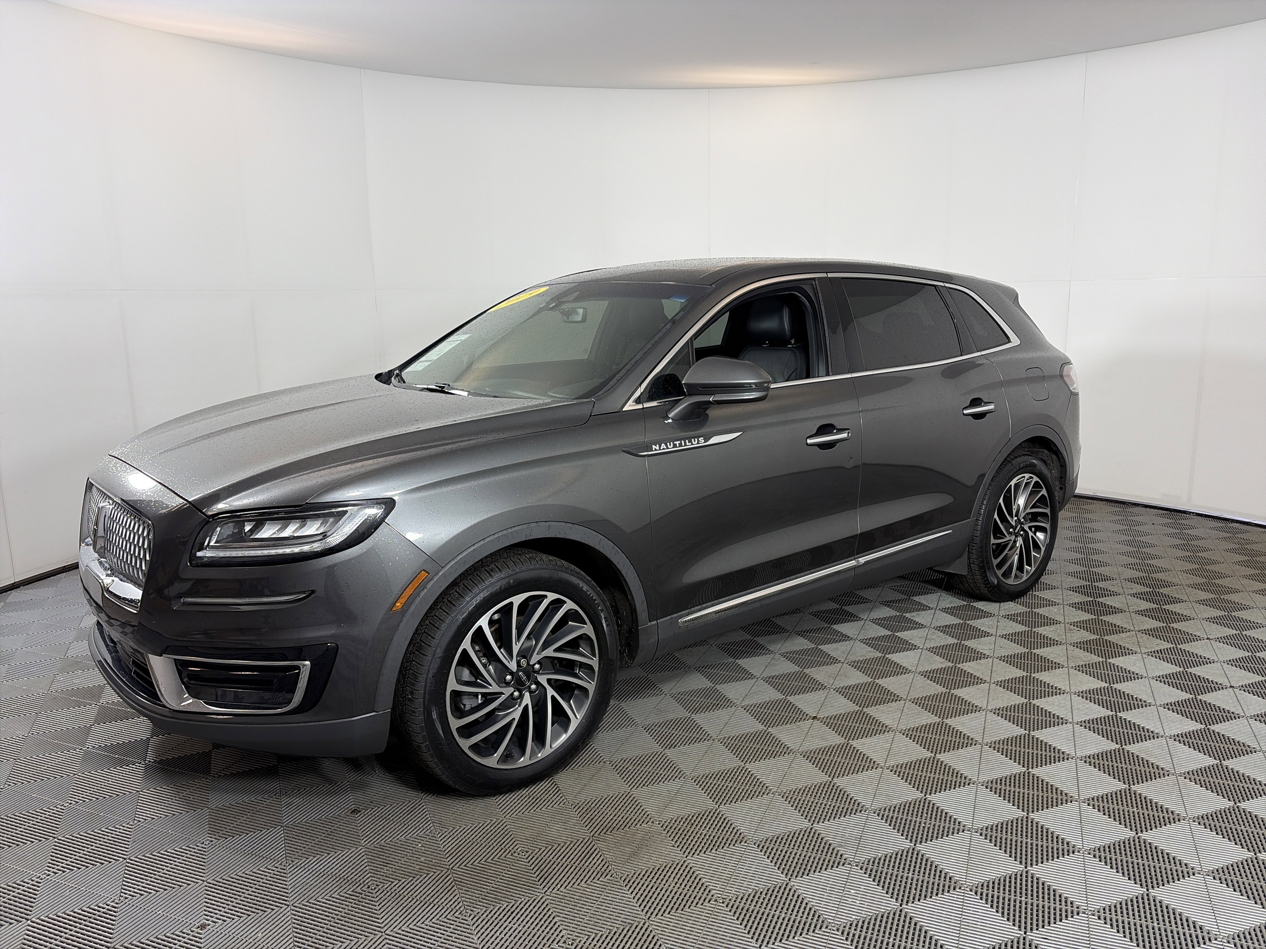 Used 2019 Lincoln Nautilus Reserve image 2