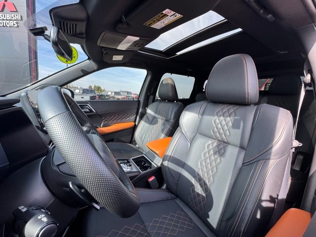 Used 2025 Mitsubishi Outlander 4WD Plug-In Hybrid image 21