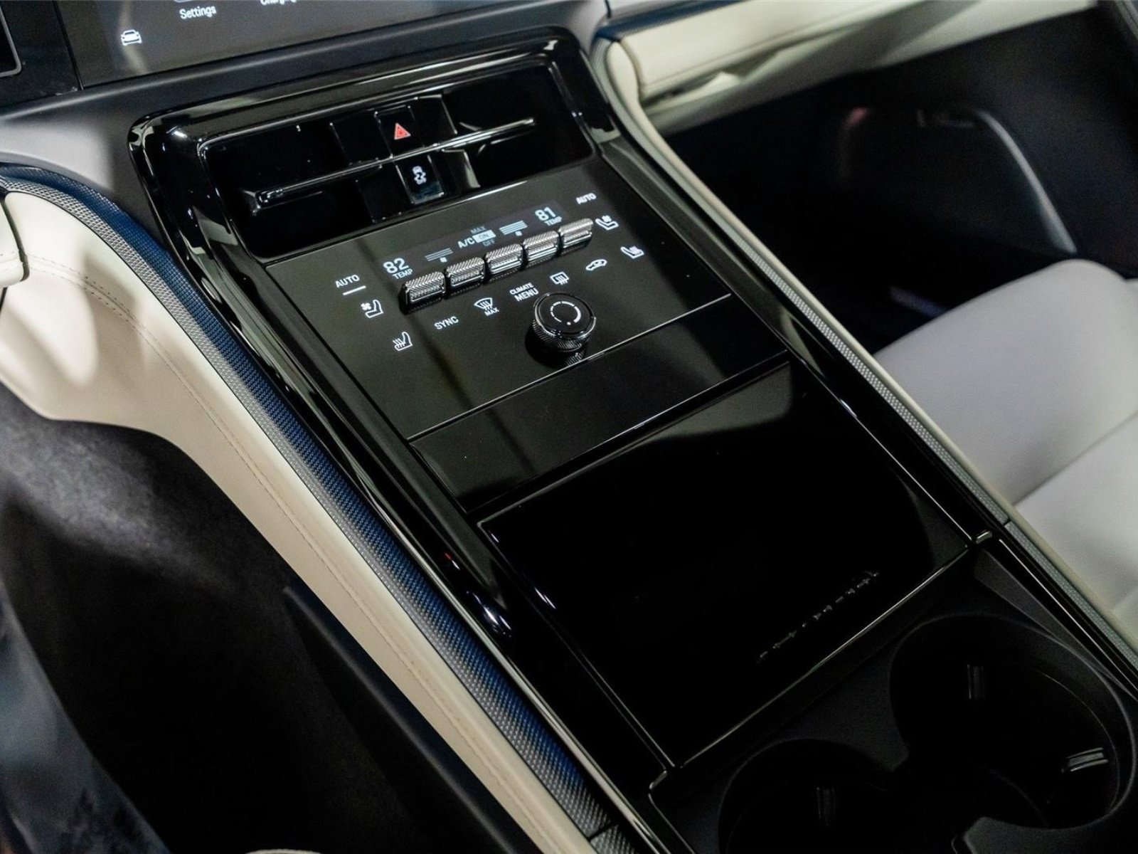 Used 2025 Porsche Panamera 4 w/ Premium Package image 38