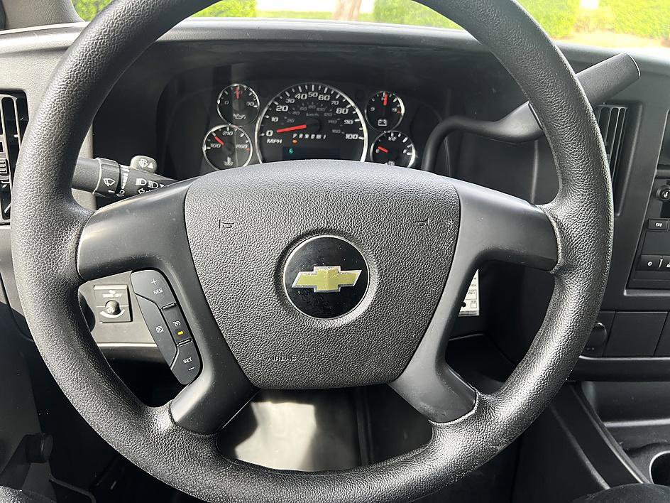 Used 2015 Chevrolet Express 3500 Extended image 20