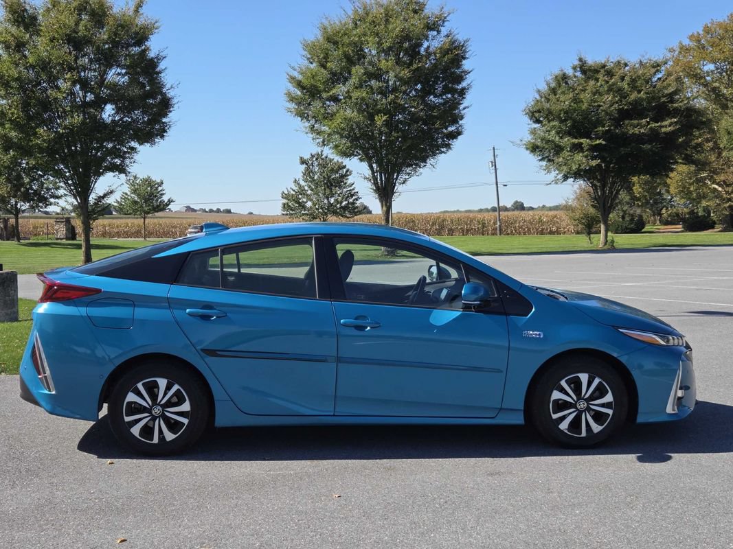 Used 2017 Toyota Prius Prime Advanced w/ Protection Package FWD image 9