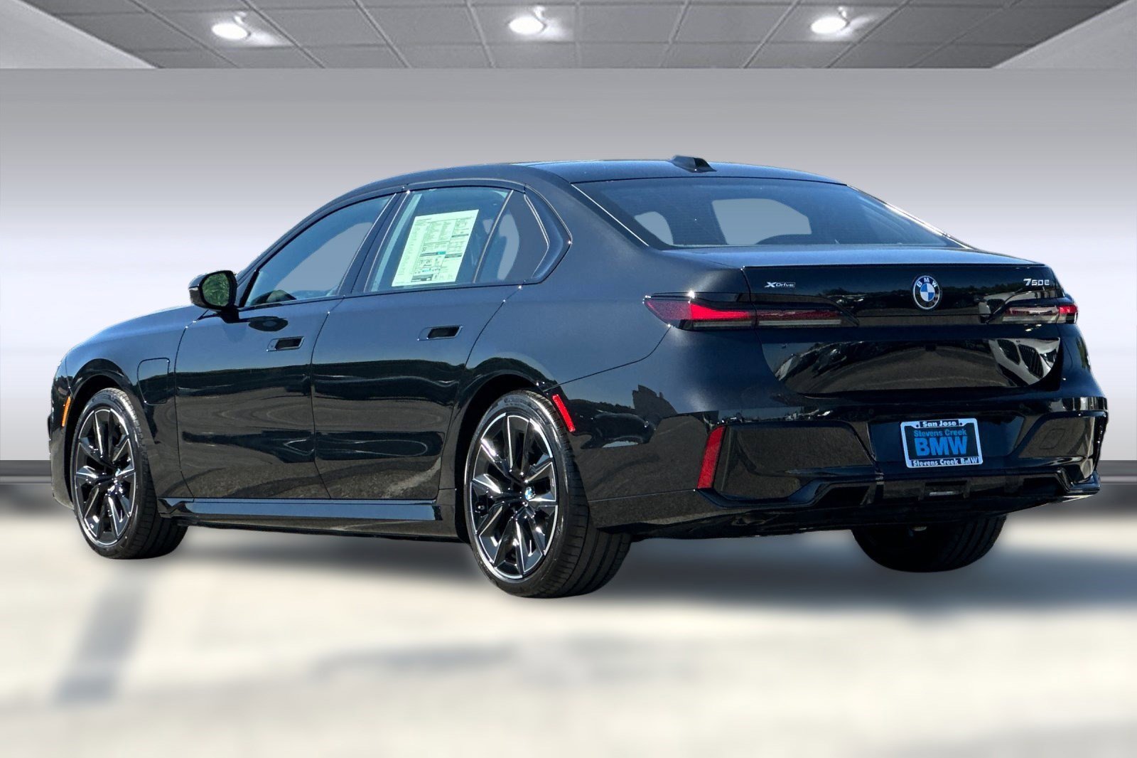 New 2026 BMW 750e xDrive image 3