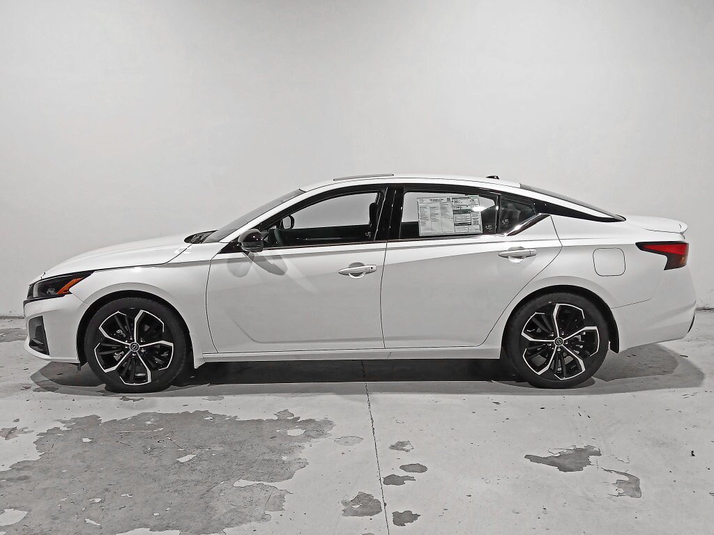 New 2026 Nissan Altima 2.5 SR w/ SR Premium Package FWD image 4
