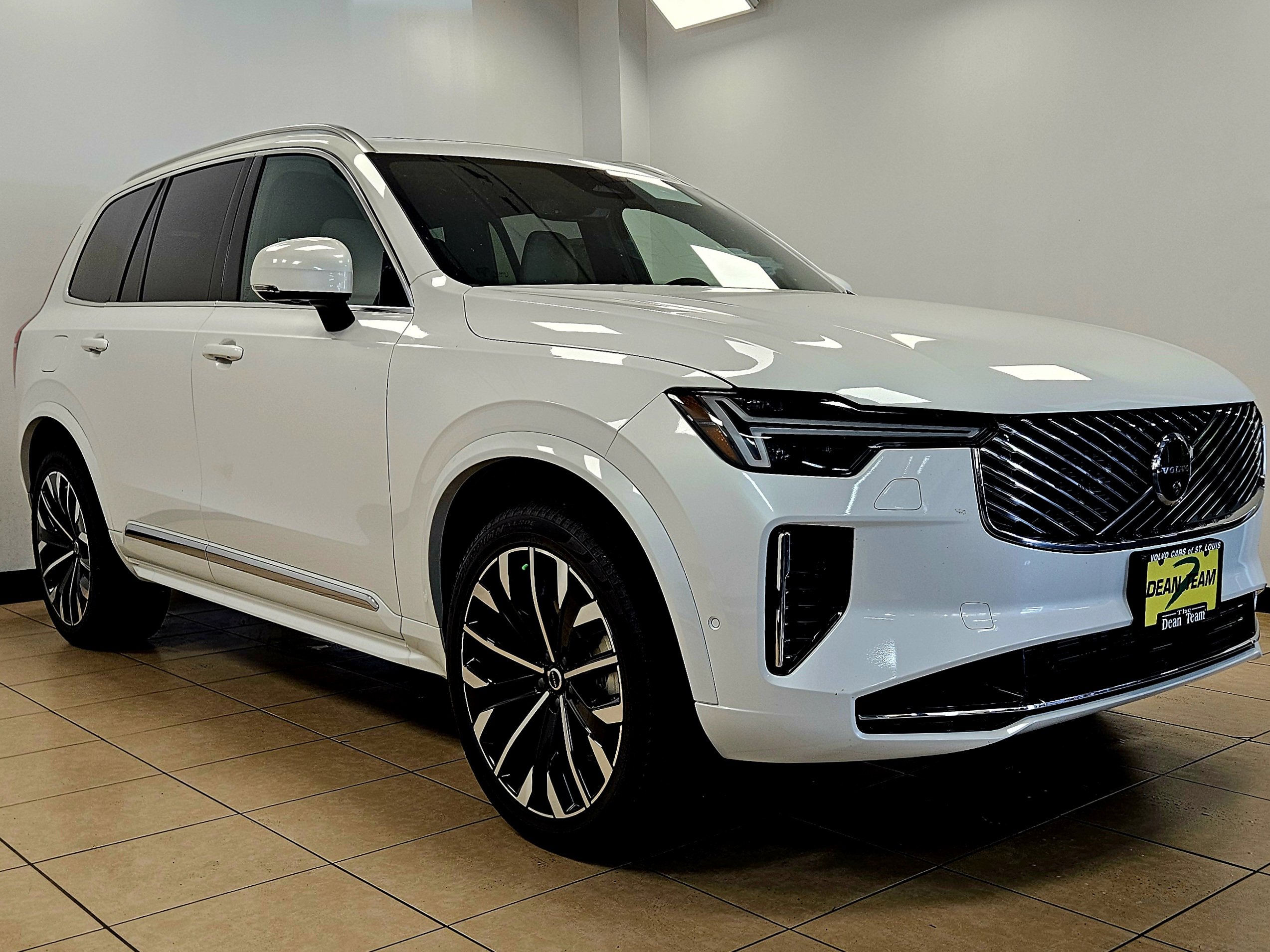 New 2026 Volvo XC90 B6 Plus w/ Protection Package image 3