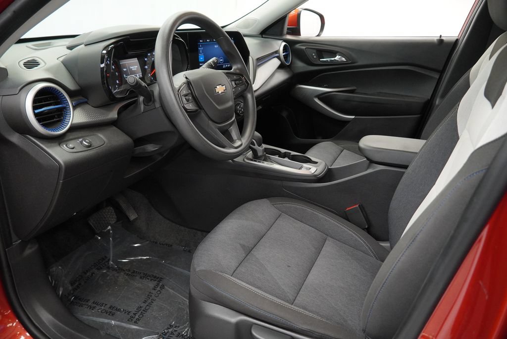 Certified 2024 Chevrolet Trax LS w/ LS Convenience Package FWD image 12