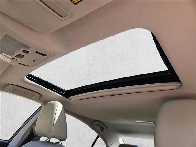Used 2015 Lexus ES 300h w/ Premium Package w/Bamboo Trim FWD image 16