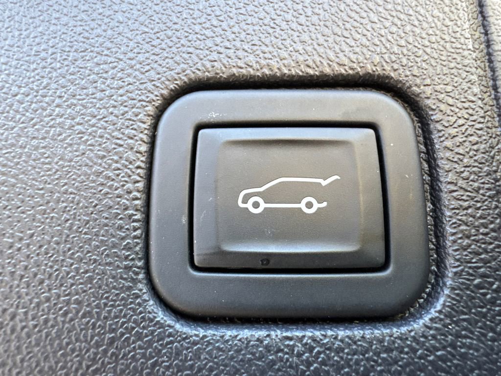 Certified 2024 GMC Terrain SLT image 19