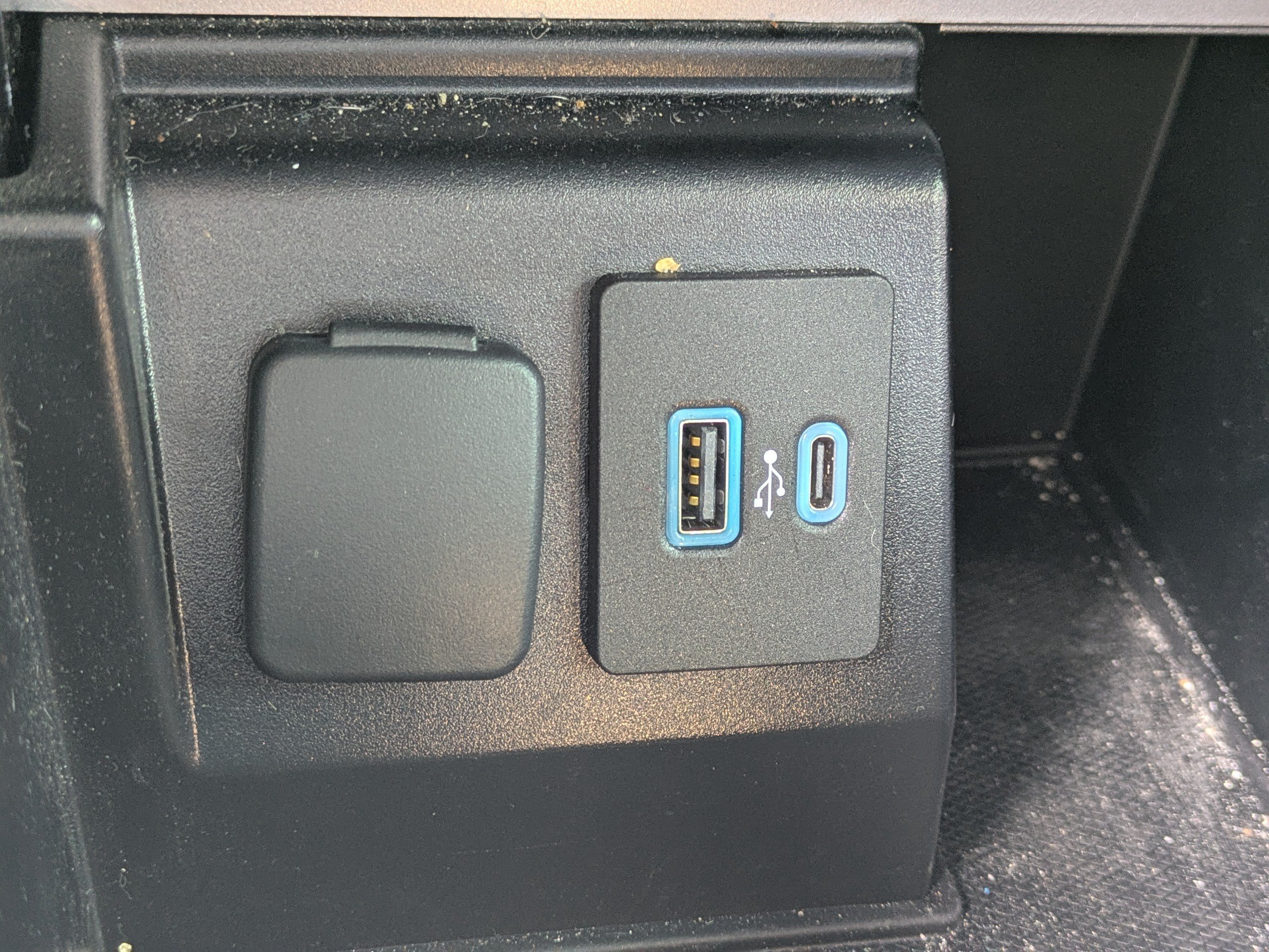 Used 2020 Ford Explorer XLT w/ Equipment Group 202A RWD image 28