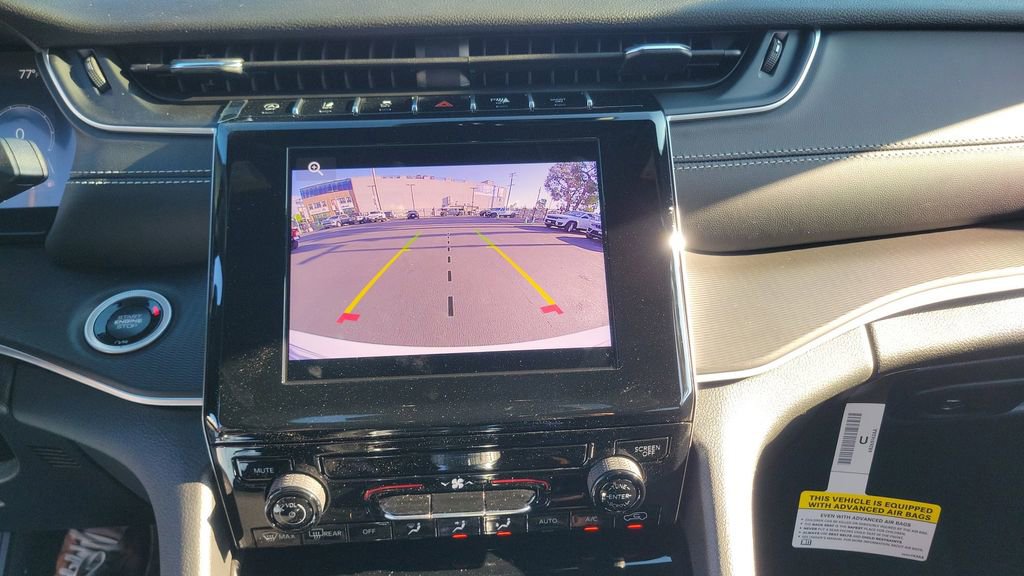 Used 2025 Jeep Grand Cherokee Laredo image 26