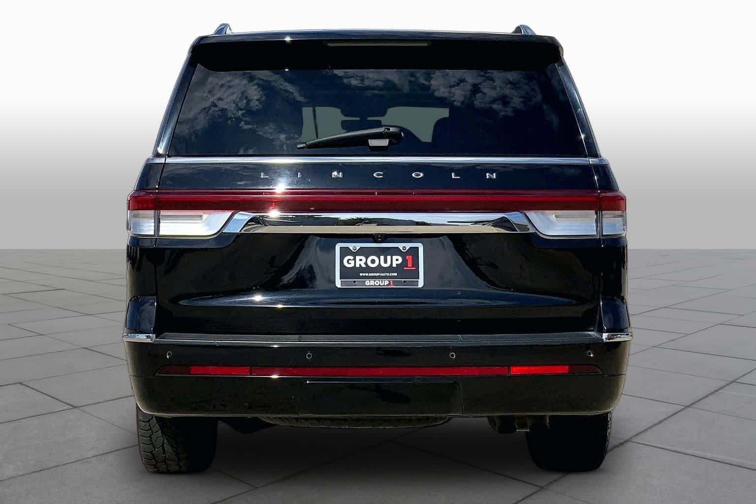 Used 2022 Lincoln Navigator Reserve AWD/4WD image 5